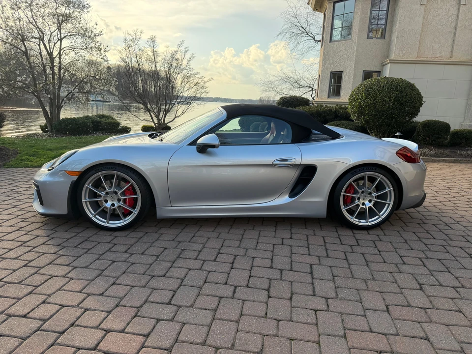 2016 Porsche 981 Boxster Spyder - Image 17 of 31