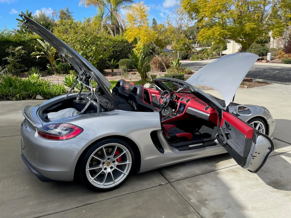 2016 Porsche 981 Boxster Spyder - Image 9 of 31