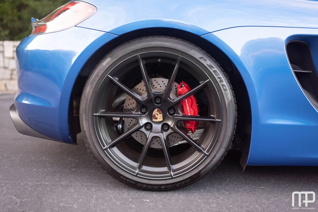2016 Porsche 981 Boxster Spyder - Image 8 of 31