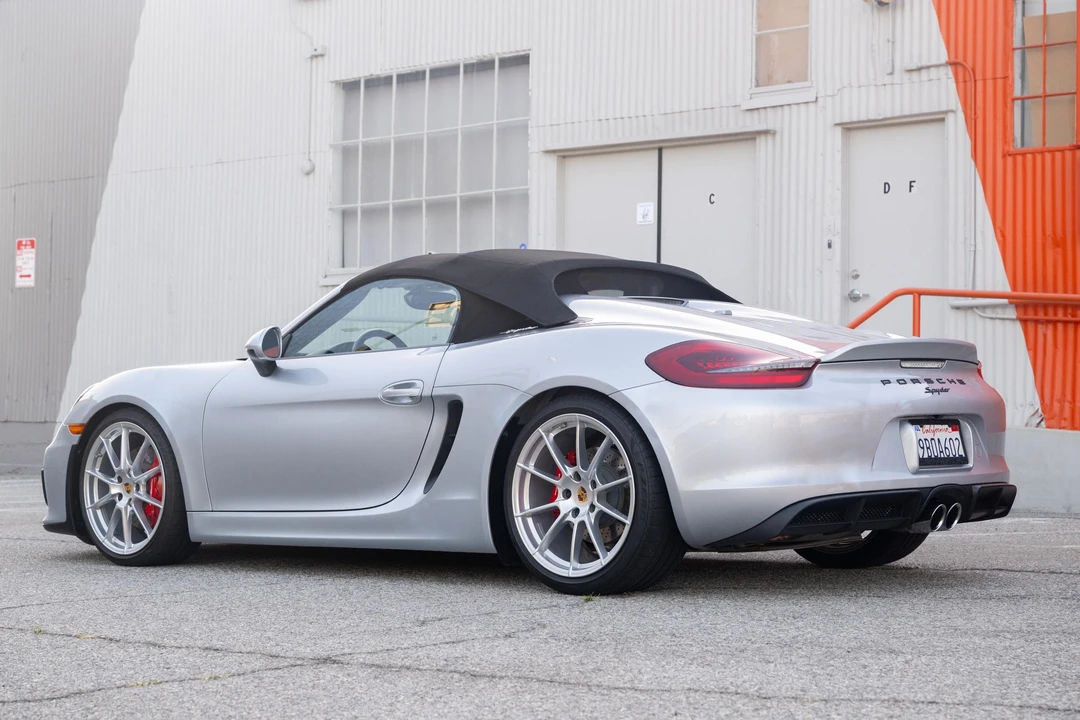 2016 Porsche 981 Boxster Spyder - Image 24 of 31