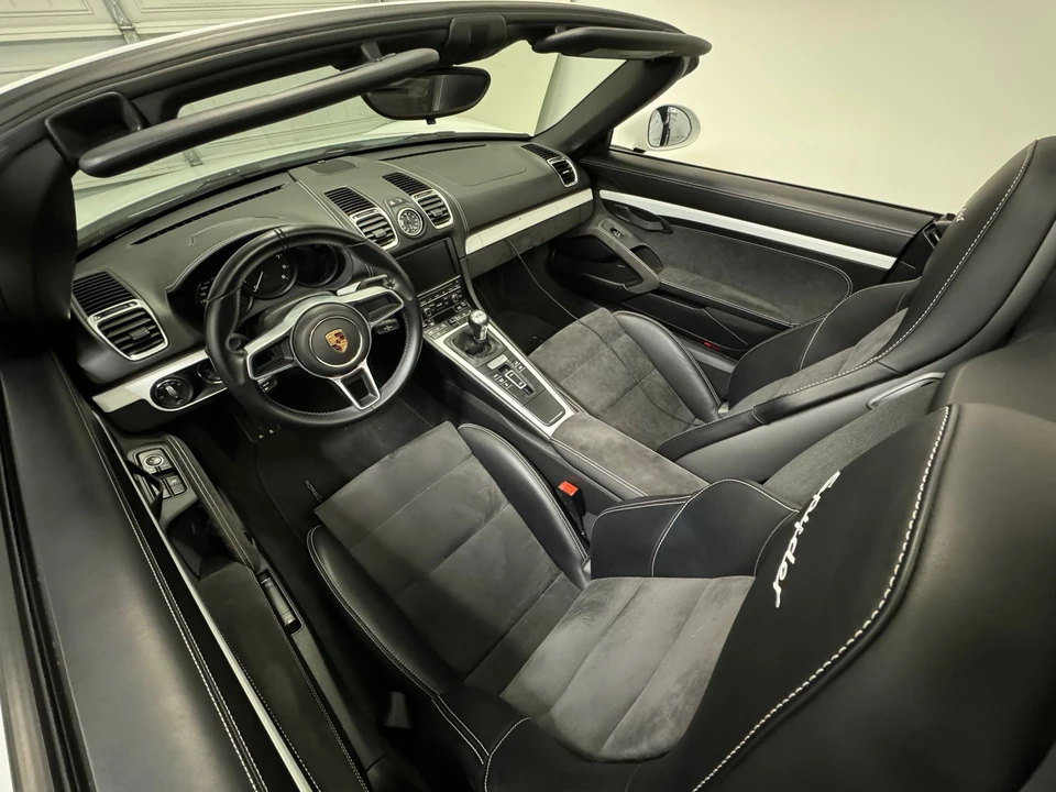 2016 Porsche 981 Boxster Spyder - Image 9 of 9