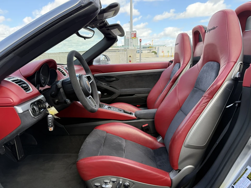 2016 Porsche 981 Boxster Spyder - Image 17 of 21