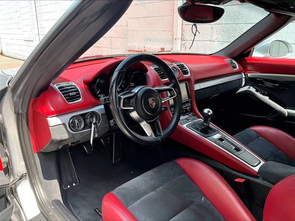 2016 Porsche 981 Boxster Spyder - Image 4 of 5