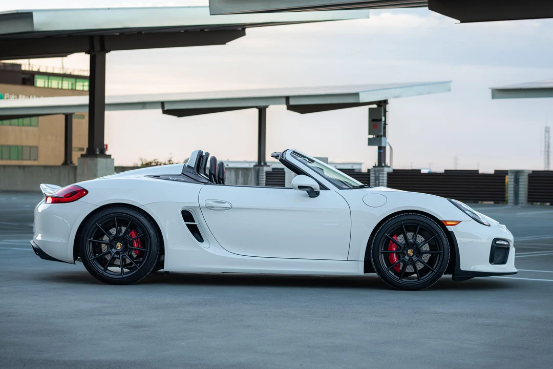 2016 Porsche 981 Boxster Spyder - Image 12 of 31
