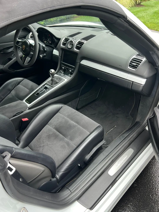 2016 Porsche 981 Boxster Spyder - Image 13 of 31