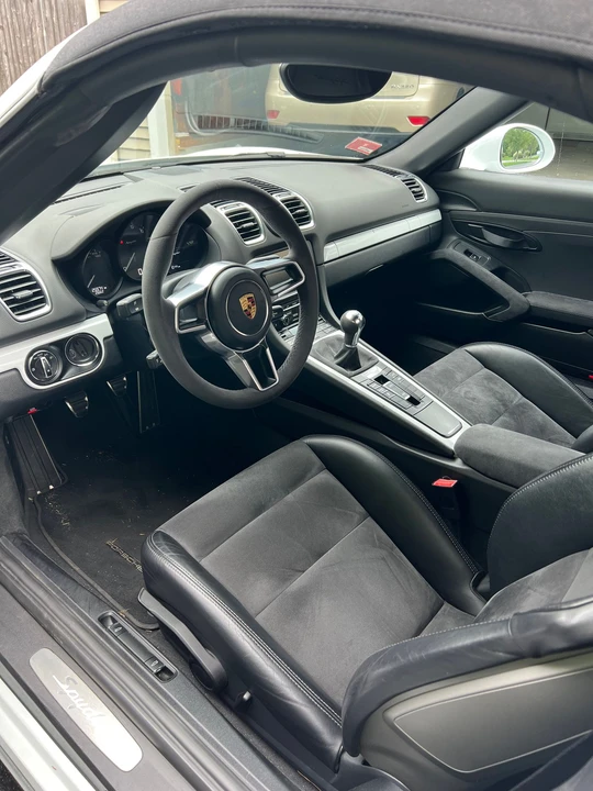 2016 Porsche 981 Boxster Spyder - Image 16 of 31