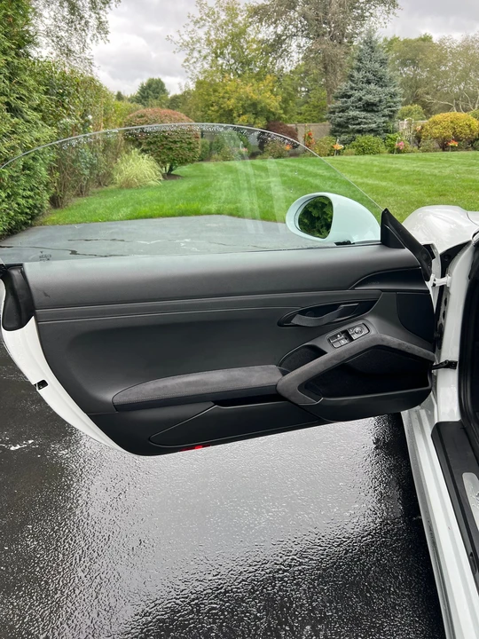 2016 Porsche 981 Boxster Spyder - Image 17 of 31