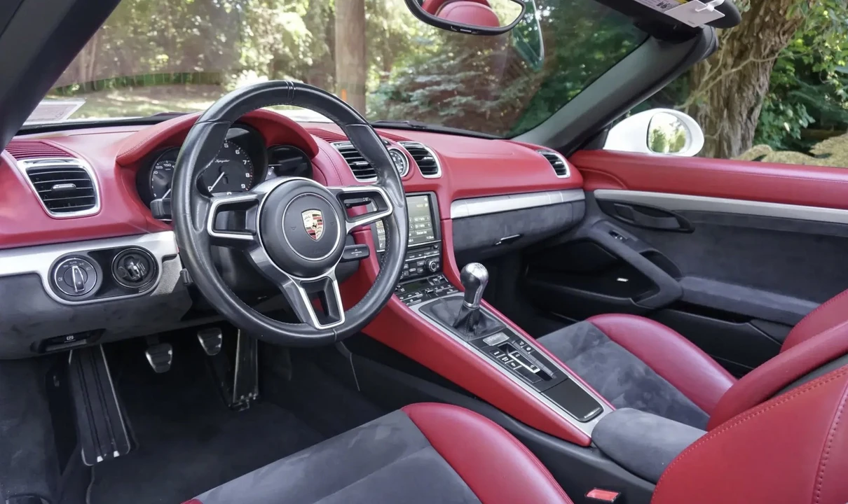 2016 Porsche 981 Boxster Spyder - Image 2 of 3