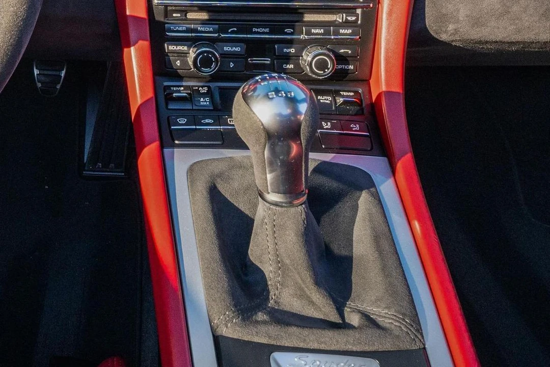 2016 Porsche 981 Boxster Spyder - Image 24 of 27