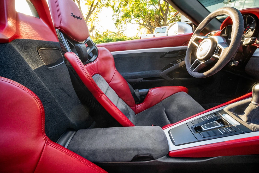 2016 Porsche 981 Boxster Spyder - Image 26 of 27