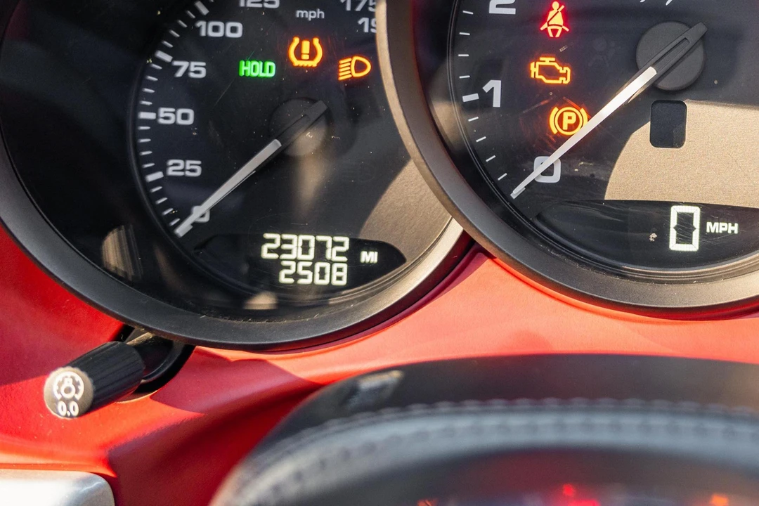 2016 Porsche 981 Boxster Spyder - Image 25 of 27