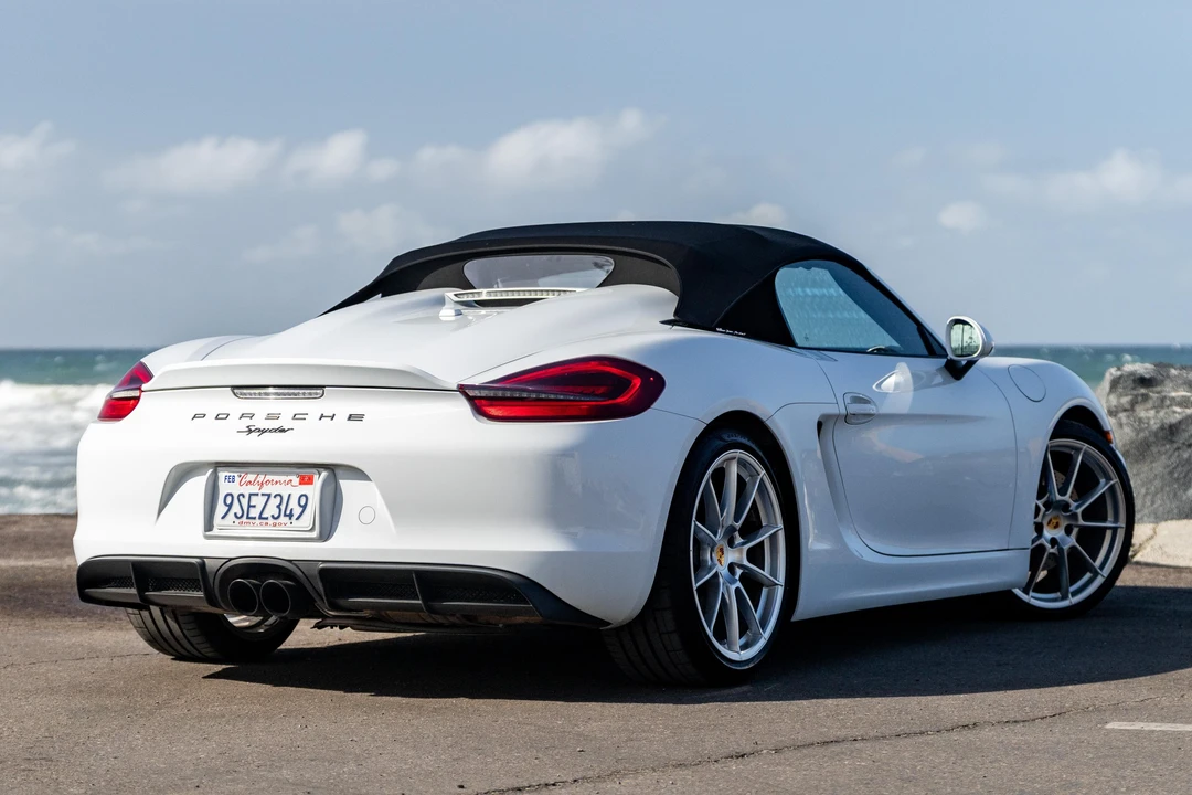2016 Porsche 981 Boxster Spyder - Image 13 of 31