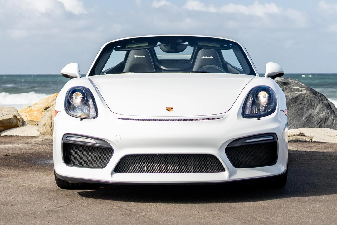 2016 Porsche 981 Boxster Spyder - Image 2 of 31