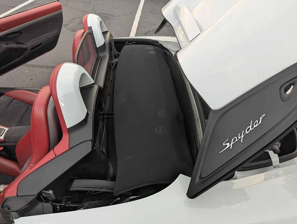 2016 Porsche 981 Boxster Spyder - Image 26 of 31