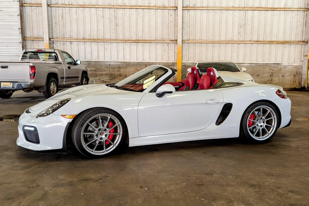 2016 Porsche 981 Boxster Spyder - Image 8 of 31