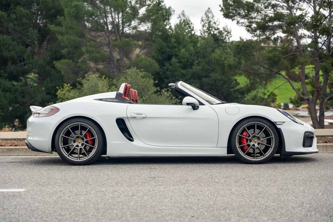 2016 Porsche 981 Boxster Spyder - Image 10 of 31