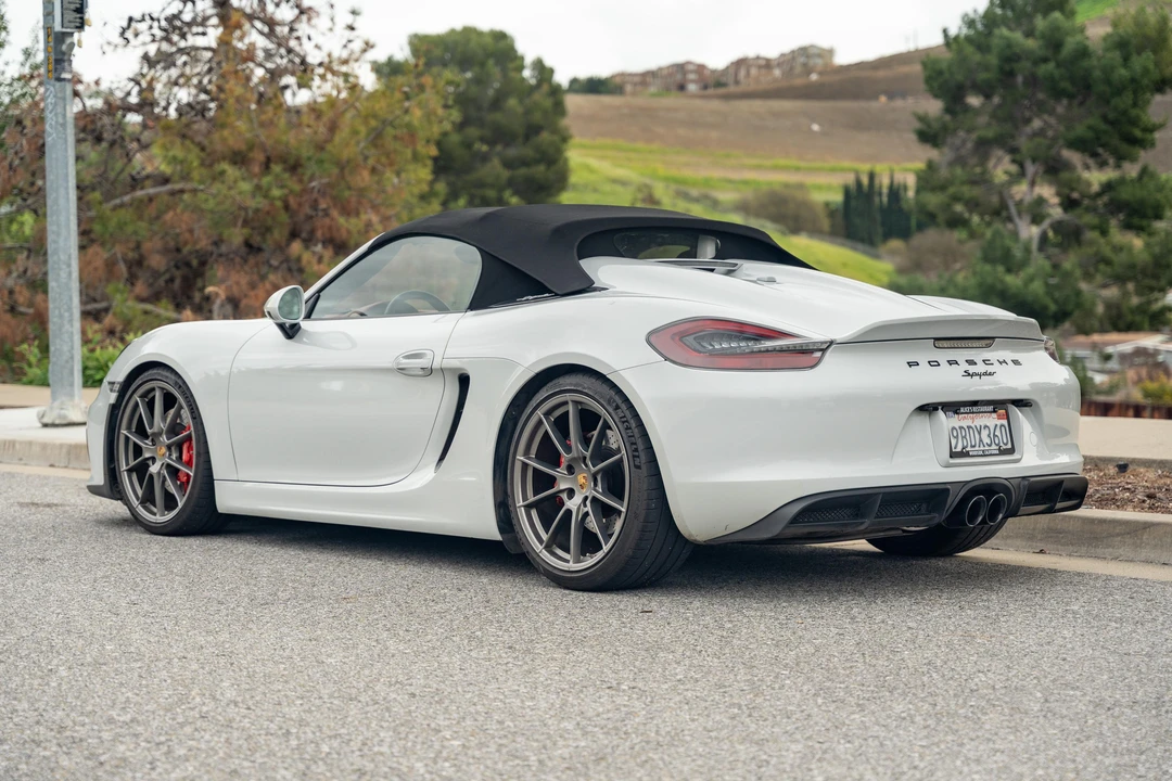 2016 Porsche 981 Boxster Spyder - Image 13 of 31