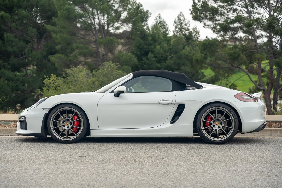 2016 Porsche 981 Boxster Spyder - Image 12 of 31