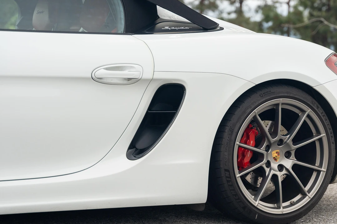 2016 Porsche 981 Boxster Spyder - Image 27 of 31