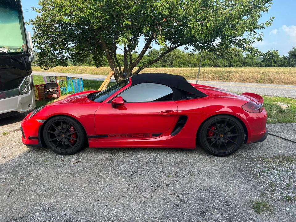 2016 Porsche 981 Boxster Spyder - Image 16 of 31