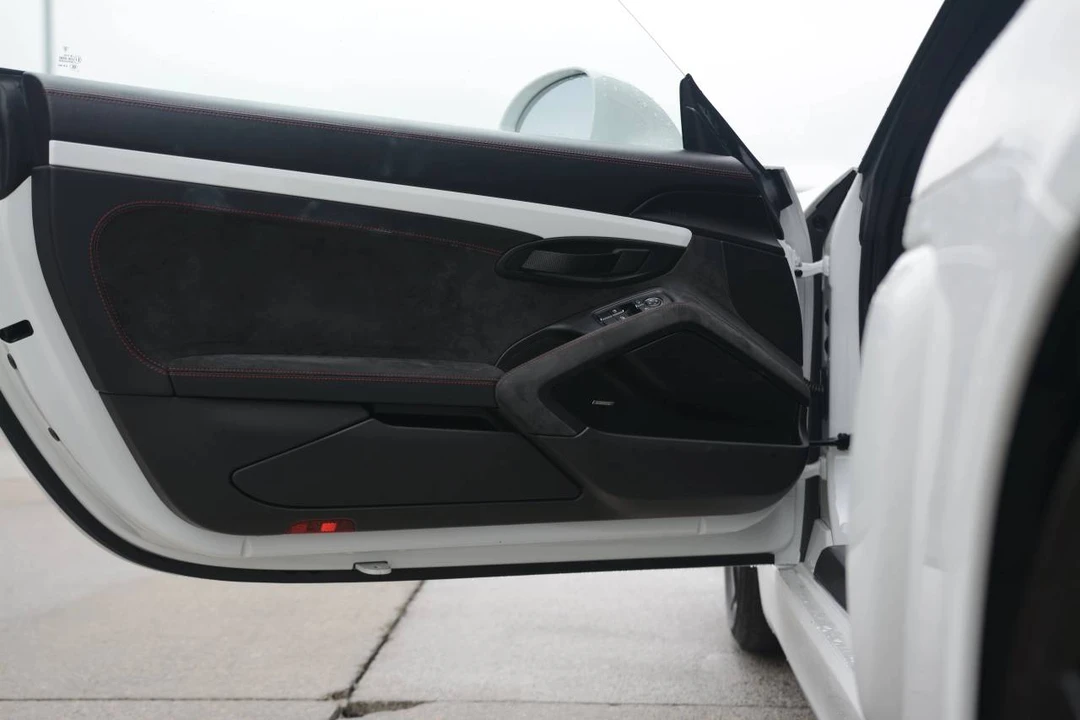 2016 Porsche 981 Boxster Spyder - Image 4 of 5