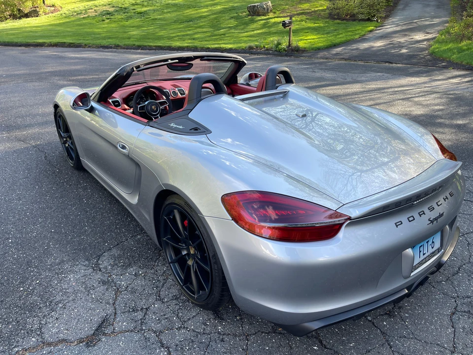 2016 Porsche 981 Boxster Spyder - Image 13 of 31