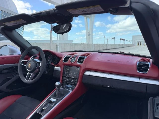 2016 Porsche 981 Boxster Spyder - Image 10 of 21