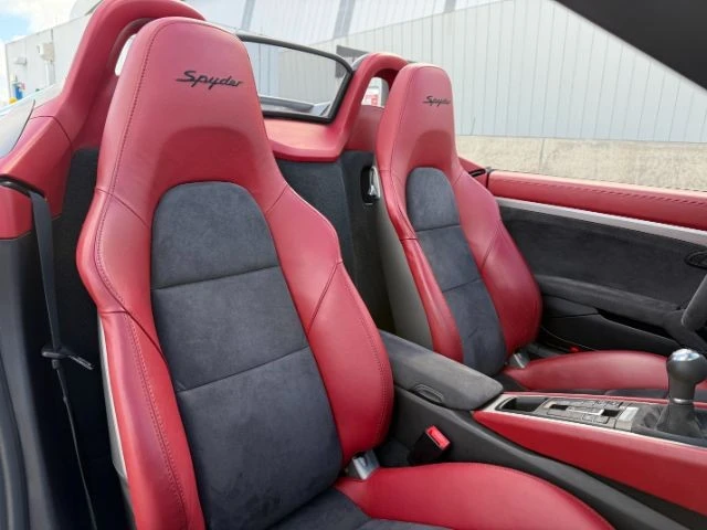 2016 Porsche 981 Boxster Spyder - Image 9 of 21