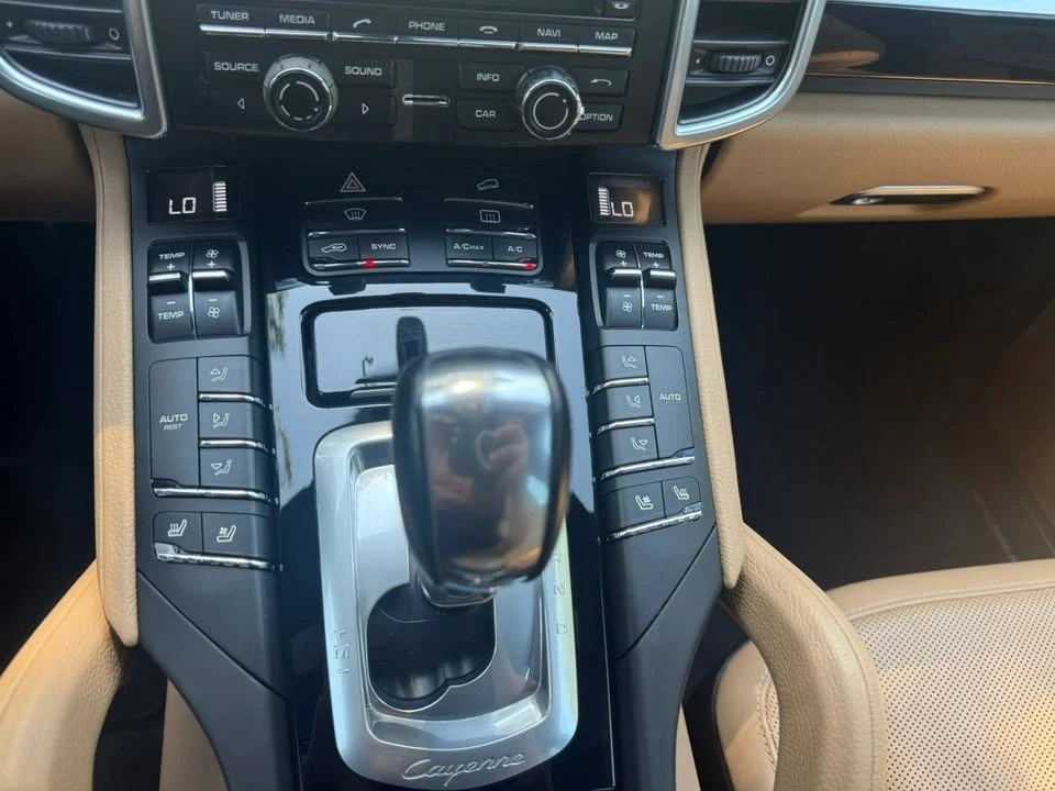 2016 Porsche 958 Cayenne - Image 9 of 17
