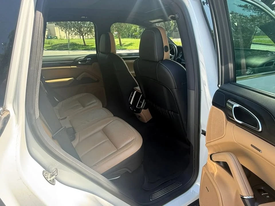 2016 Porsche 958 Cayenne - Image 16 of 17