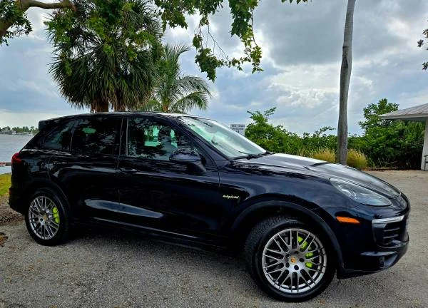 2016 Porsche 958 Cayenne S - Image 3 of 21