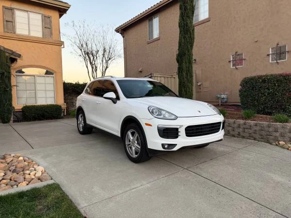 2016 Porsche 958 Cayenne - Image 2 of 8