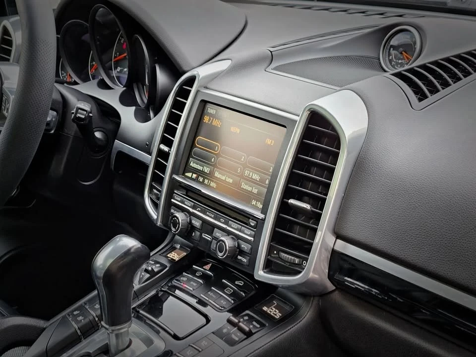 2016 Porsche 958 Cayenne - Image 10 of 18