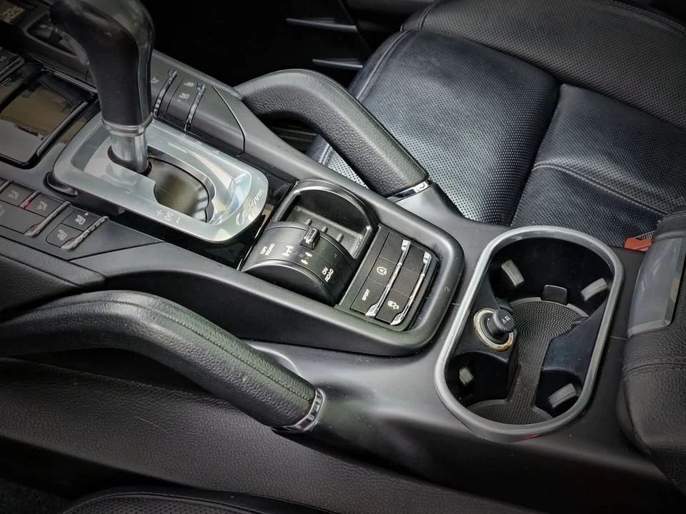 2016 Porsche 958 Cayenne - Image 16 of 18