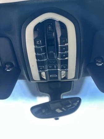 2016 Porsche 958 Cayenne - Image 12 of 17