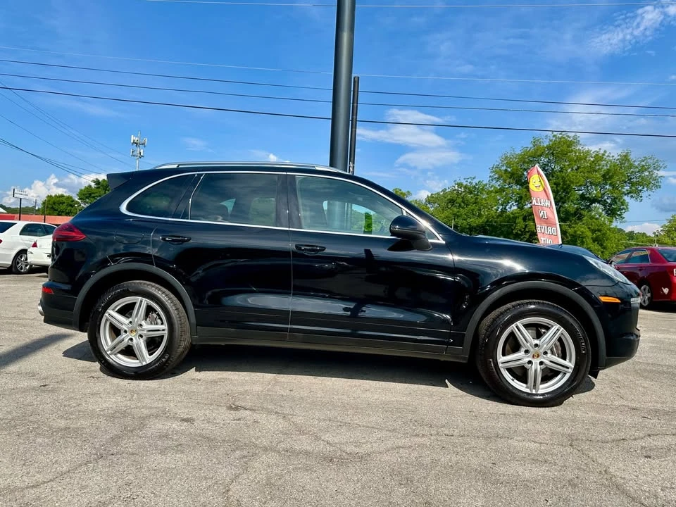 2016 Porsche 958 Cayenne - Image 2 of 9