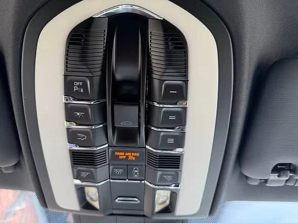 2016 Porsche 958 Cayenne - Image 10 of 11