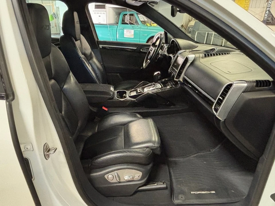 2016 Porsche Cayenne - Image 24 of 31
