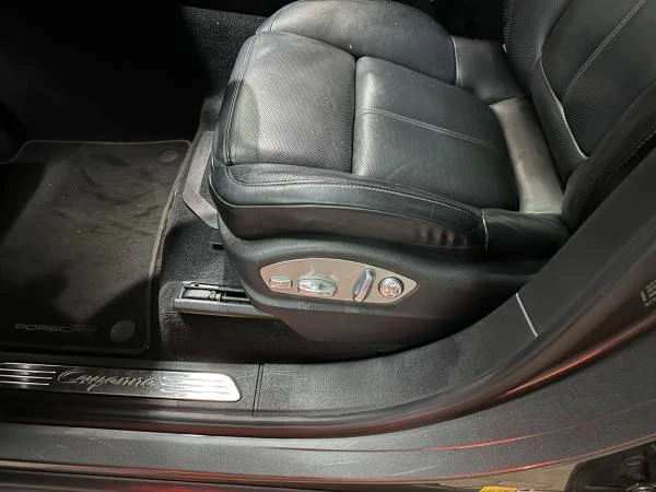 2016 Porsche 958 Cayenne - Image 12 of 14