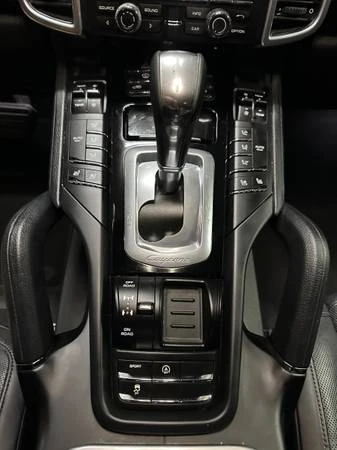 2016 Porsche 958 Cayenne - Image 13 of 14