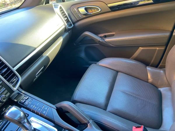 2016 Porsche 958 Cayenne - Image 9 of 20