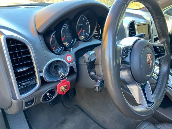 2016 Porsche 958 Cayenne - Image 7 of 20