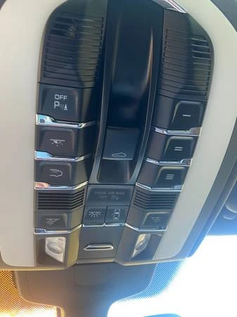 2016 Porsche 958 Cayenne - Image 16 of 20