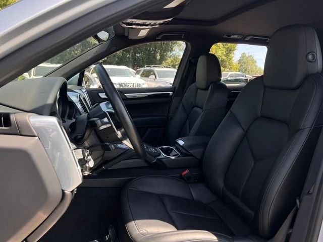 2016 Porsche 958 Cayenne - Image 9 of 17
