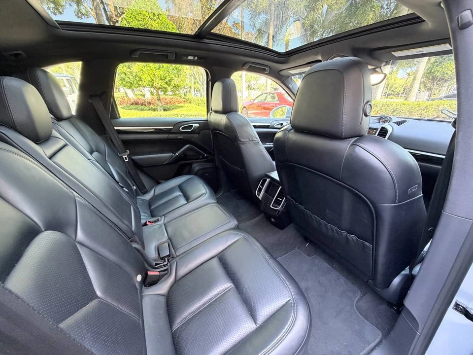 2016 Porsche 958 Cayenne - Image 12 of 20