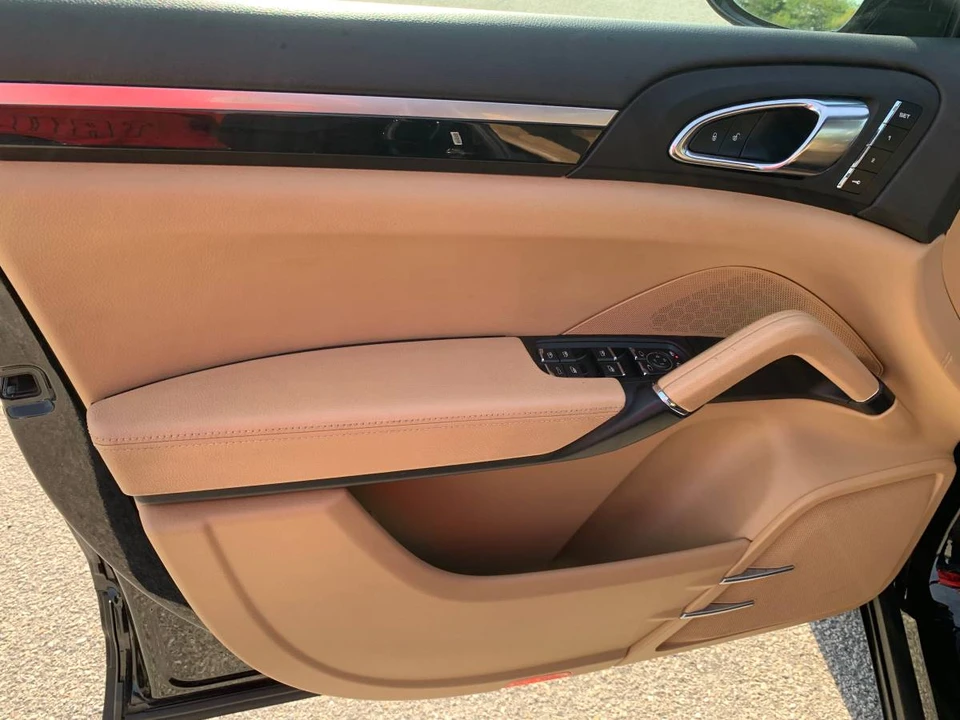 2016 Porsche 958 Cayenne - Image 10 of 23