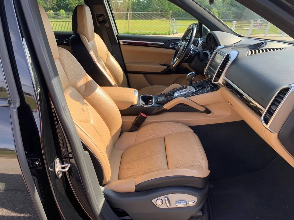 2016 Porsche 958 Cayenne - Image 13 of 23