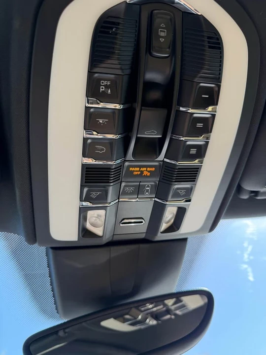 2016 Porsche 958 Cayenne - Image 17 of 18