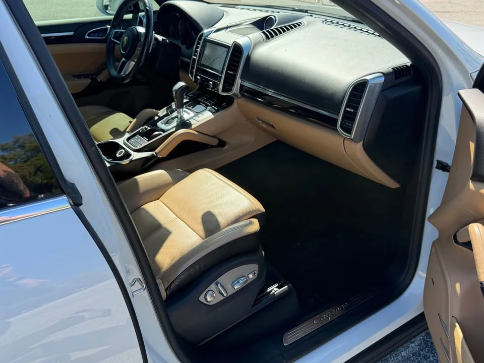 2016 Porsche 958 Cayenne - Image 11 of 18