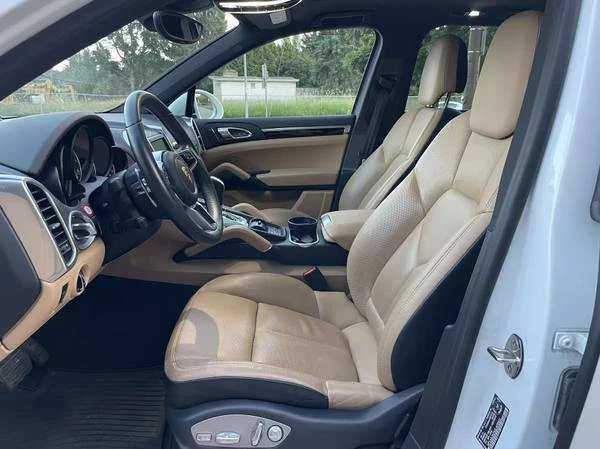 2016 Porsche 958 Cayenne - Image 6 of 10